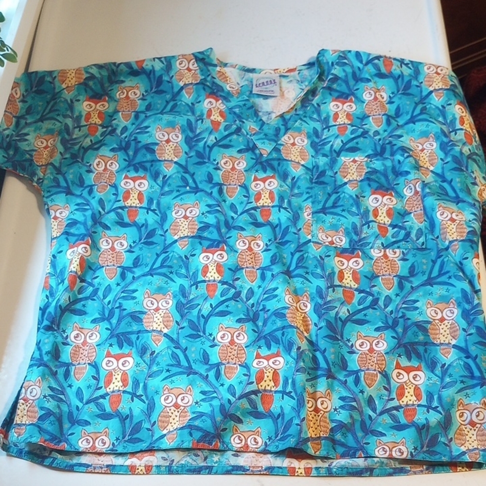 Owl Scrubs Top, Size Medium, Cotton, Short Sleeves, Pocket, Blue & Brown, V Neck
